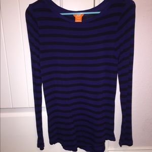 Super comfy black and blue top!
